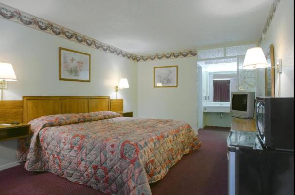 America's Best Value Inn - Loudon - image 6