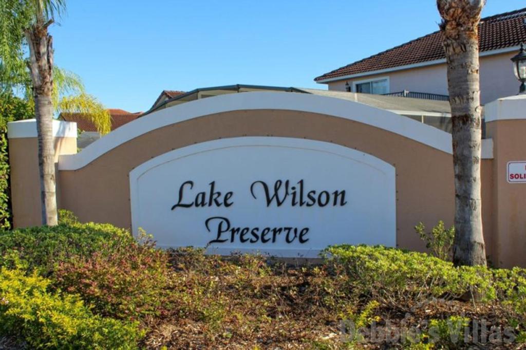 This wonderful 4 bedroom house Located on the Lake Wilson Preserve - image 4