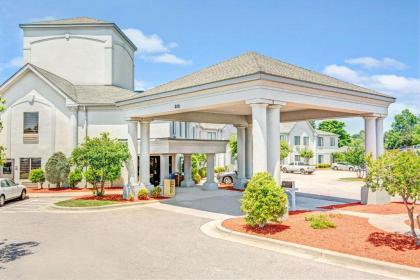 Days Inn by Wyndham Louisburg - image 13