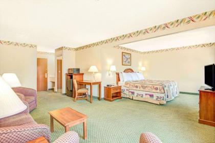 Days Inn by Wyndham Louisburg - image 3