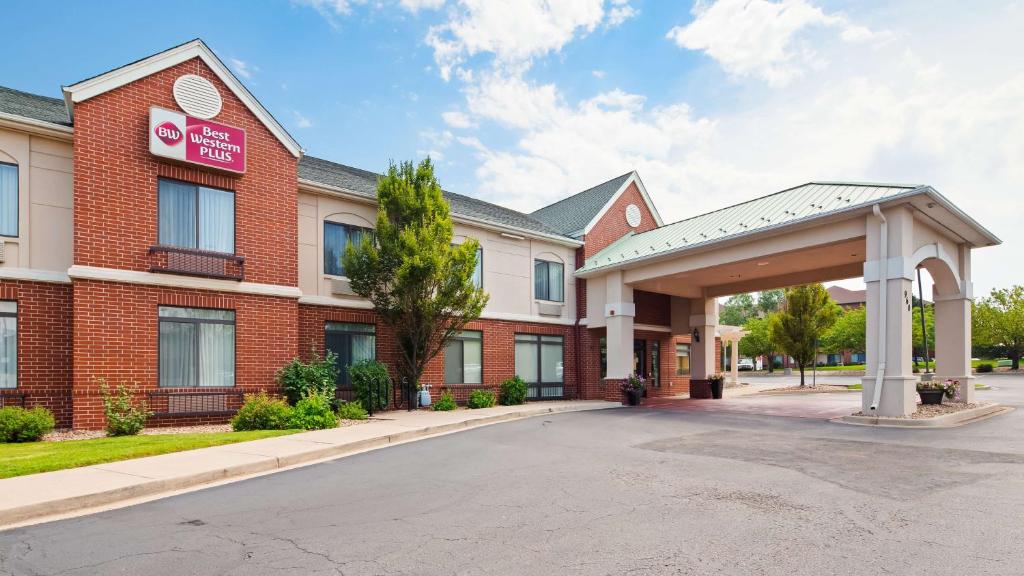 Best Western Plus Louisville Inn & Suites - main image