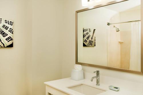 Four Points by Sheraton Louisville Airport - image 3