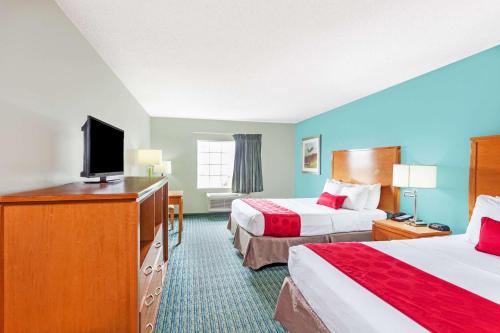 Ramada by Wyndham Louisville Expo Center - main image