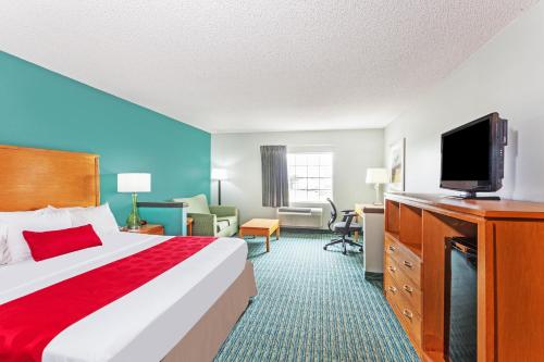 Ramada by Wyndham Louisville Expo Center - image 3