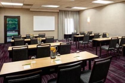 Courtyard by Marriott Louisville East - image 4