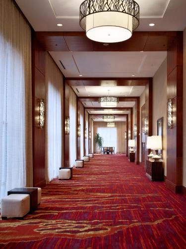 Louisville Marriott East - image 2