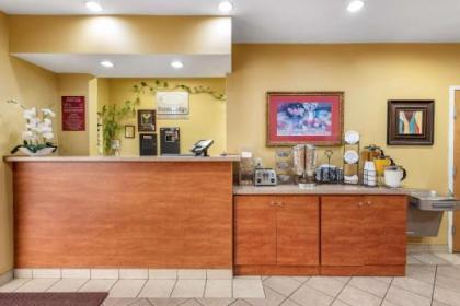 Econo Lodge Airport Louisville - image 3