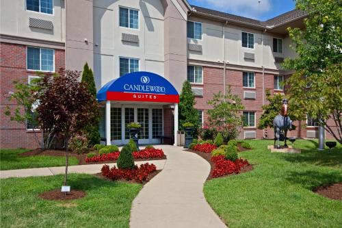 Candlewood Suites Louisville Airport an IHG Hotel - main image