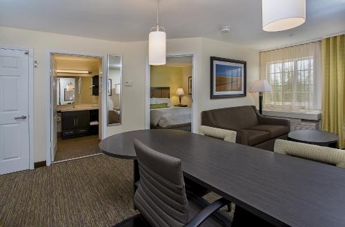 Candlewood Suites Louisville Airport an IHG Hotel - image 2