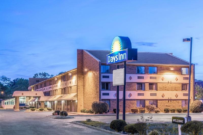 Days Inn by Wyndham Hurstbourne - image 3