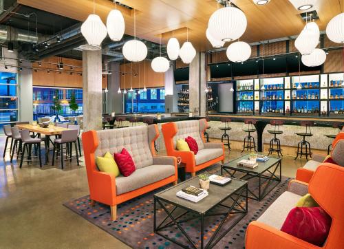 Aloft Louisville Downtown - image 5