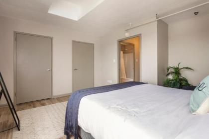 TWO Contemporary 1 bedroom CozyStays - image 4