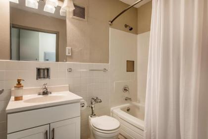 TWO Bold 1 BR CozyStays for your Louisville Getaway - image 6