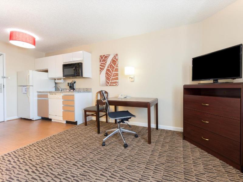 MainStay Suites Louisville Jeffersontown - image 4