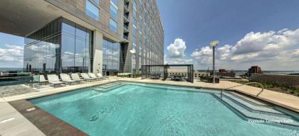 Luxurious High Rise 1BR with Louisville Flair by CozySuites - image 9