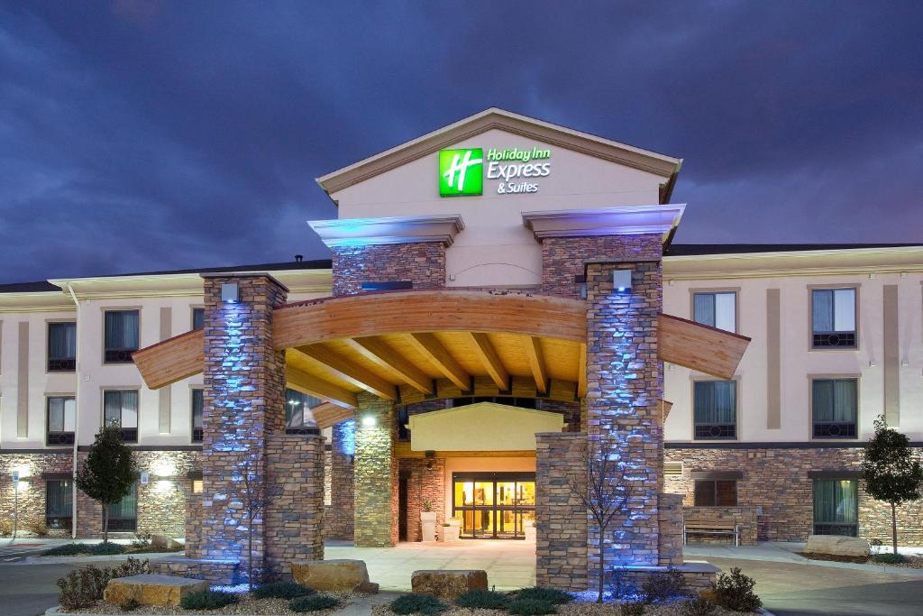 Holiday Inn Express Hotel & Suites Loveland an IHG Hotel - main image