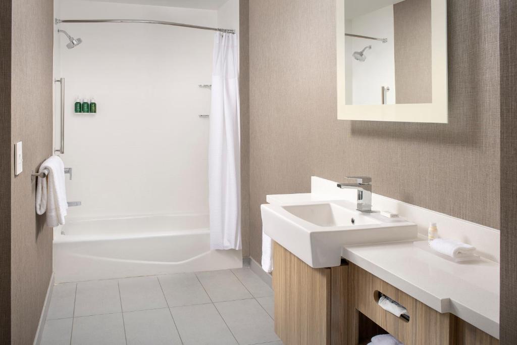 SpringHill Suites by Marriott Loveland Fort Collins/Windsor - image 7