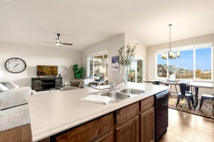 Family-friendly ranch style home near Boyd Lake! - image 11