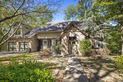 Lakewood Retreat - ON Beaver Lake - TONS Patio Living