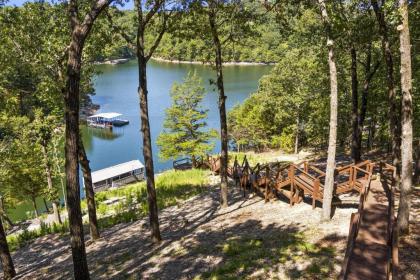 Lakewood Retreat - ON Beaver Lake - TONS Patio Living - image 3