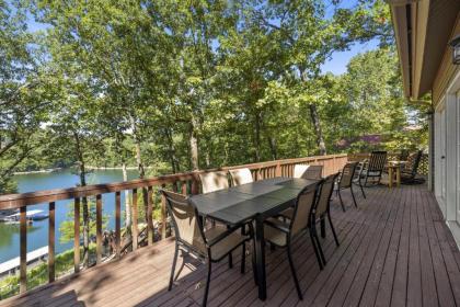 Lakewood Retreat - ON Beaver Lake - TONS Patio Living - image 8