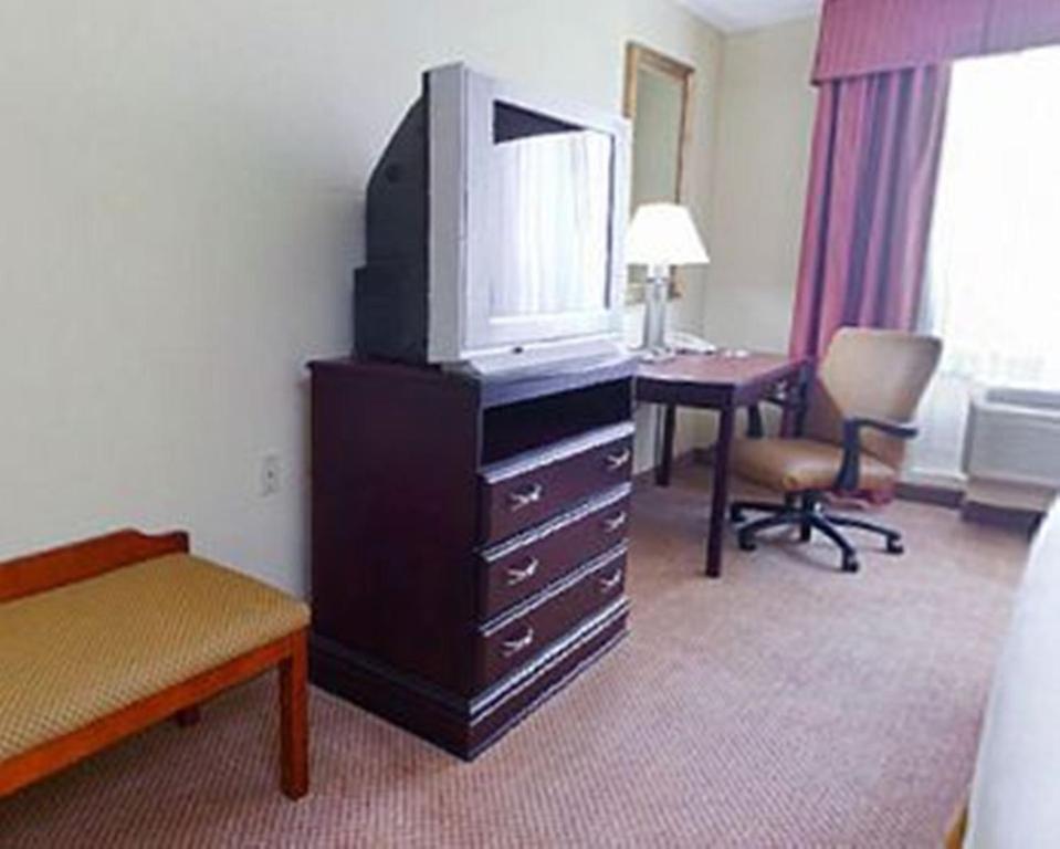 Holiday Inn Express Hotel & Suites Lucedale an IHG Hotel - image 4