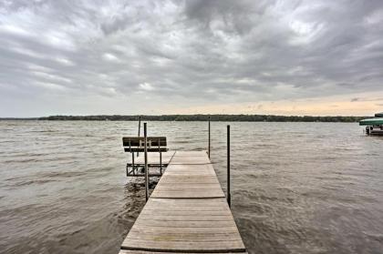 Spacious Luxury Cabin with Deck and Dock on Bone Lake - image 15