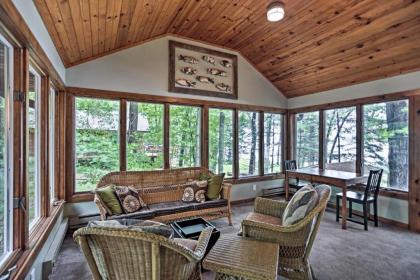 Spacious Luxury Cabin with Deck and Dock on Bone Lake - image 4