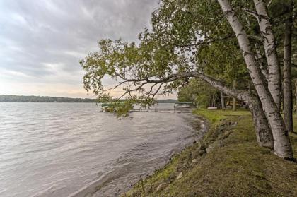 Spacious Luxury Cabin with Deck and Dock on Bone Lake - image 9