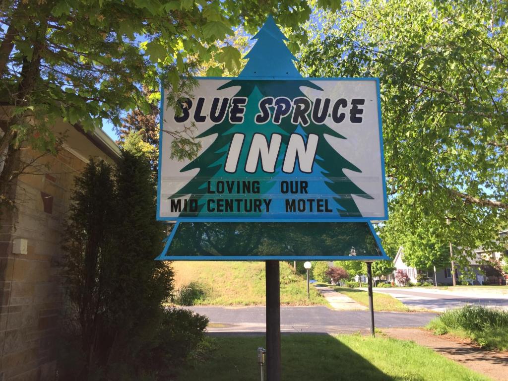 Ludington Blue Spruce Inn - image 2