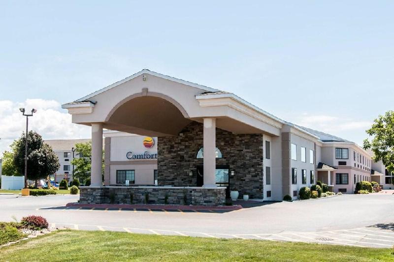 Comfort Inn Ludington - image 2