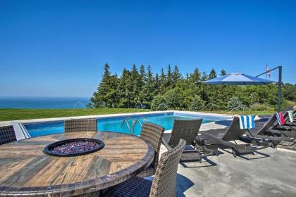 7-Acre Coastal Michigan Home with Hot Tub and Sauna! - image 4