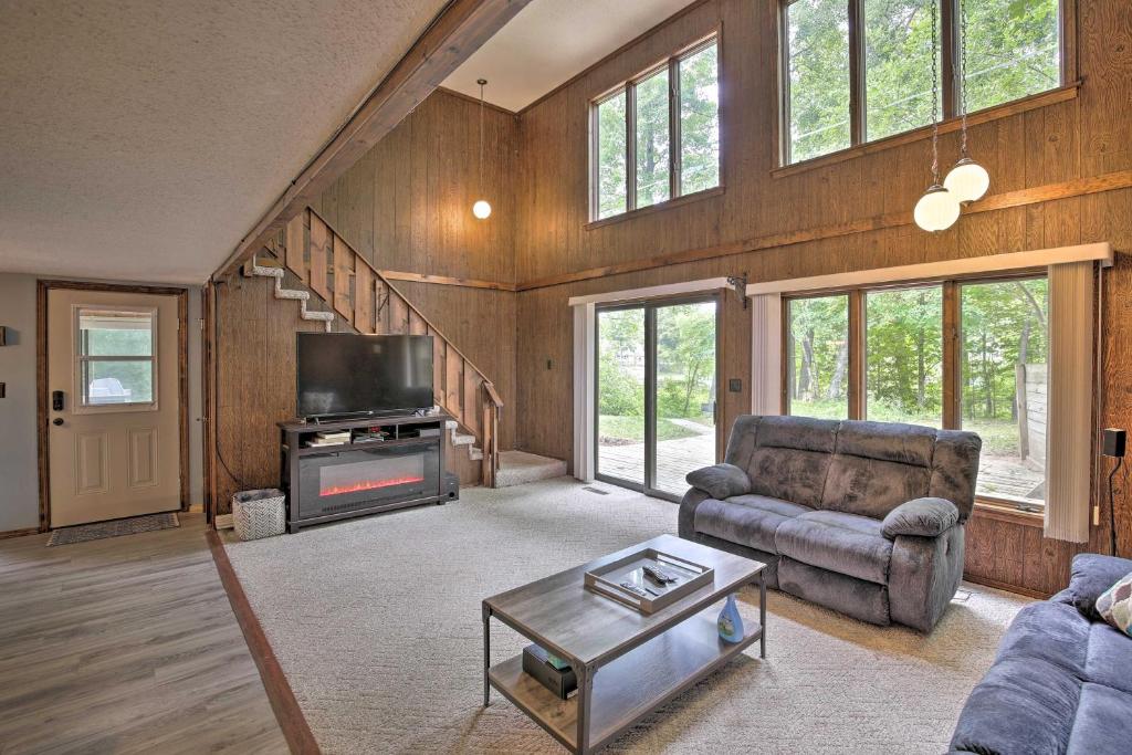 Pet-Friendly Ludington Retreat with Fire Pit! - image 6