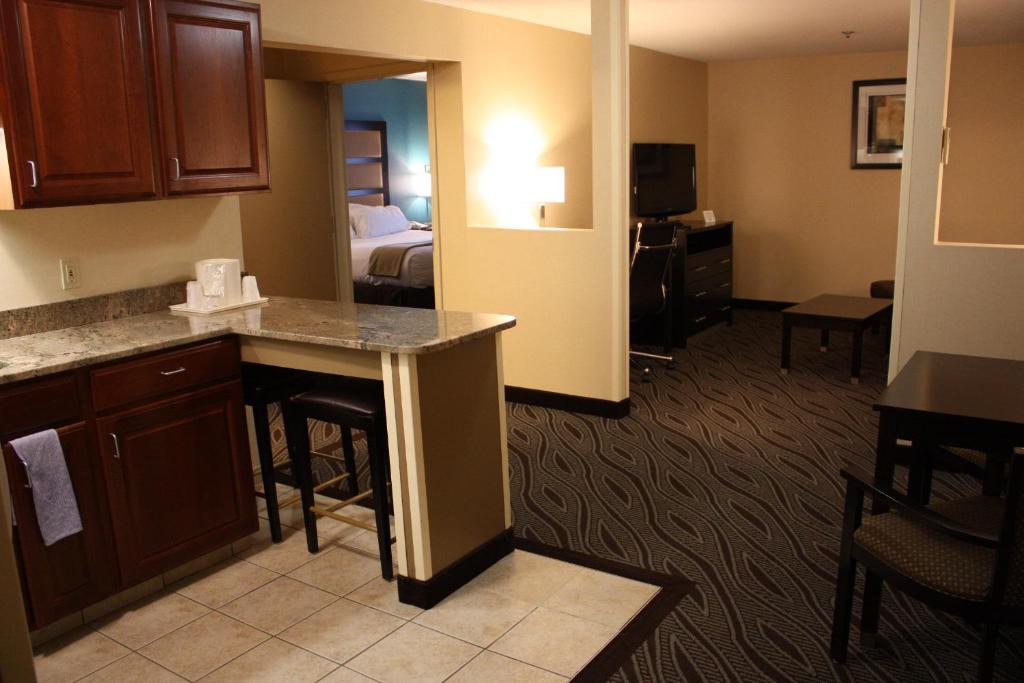 Holiday Inn Express - Ludlow - Chicopee Area an IHG Hotel - image 5