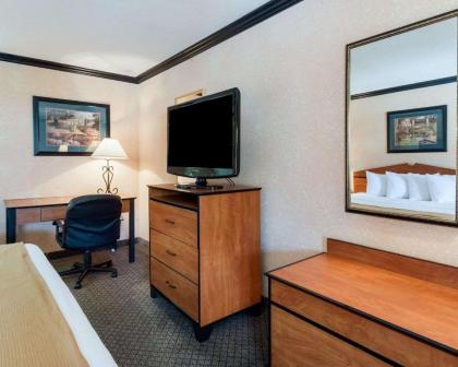 Quality Inn & Suites Lufkin - image 14