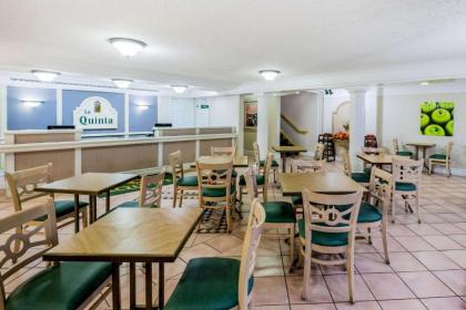 La Quinta Inn by Wyndham Lufkin - image 11