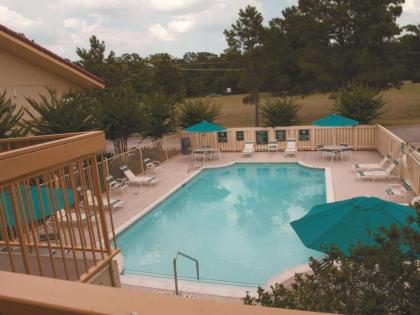 La Quinta Inn by Wyndham Lufkin - image 3