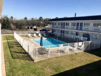 Motel 6-Lufkin TX - image 8