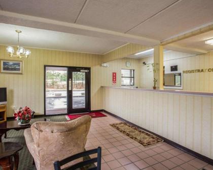 Econo Lodge Inn & Suites Lugoff - image 5