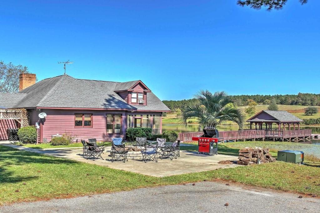 Cottage by the Pond on Gorgeous Expansive Estate - image 4