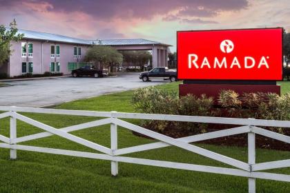 Ramada by Wyndham Luling Luling