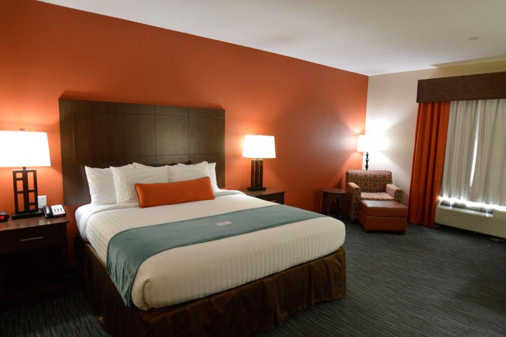 Best Western Plus Longhorn Inn & Suites - image 3