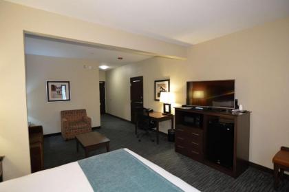 Best Western Plus Longhorn Inn & Suites - image 9