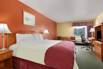 Days Inn by Wyndham Lumberton - image 2