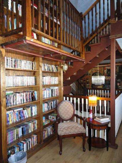 Book Nook Inn - image 8