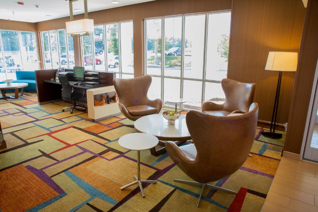 Fairfield Inn by Marriott Lumberton - image 2