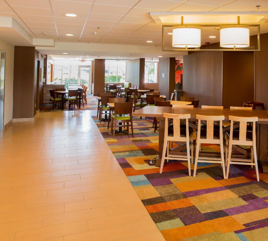 Fairfield Inn by Marriott Lumberton - image 3