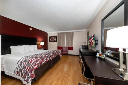 Red Roof Inn Lumberton - image 4