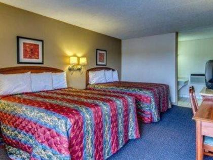 Econo Lodge - image 10