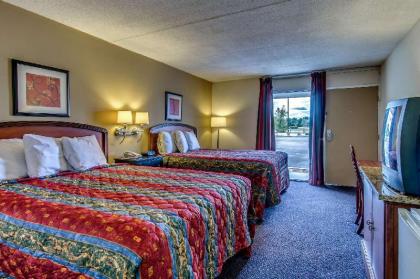 Econo Lodge - image 13